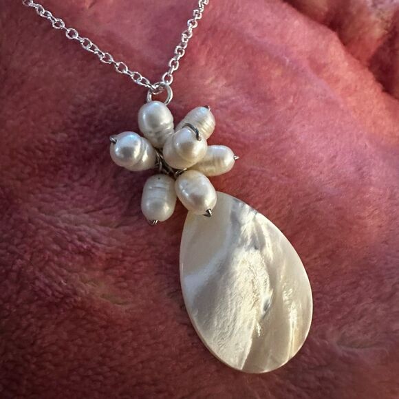 Freshwater Pearl Flower Mother of Pearl Teardrop Necklace - Picture 1 of 8